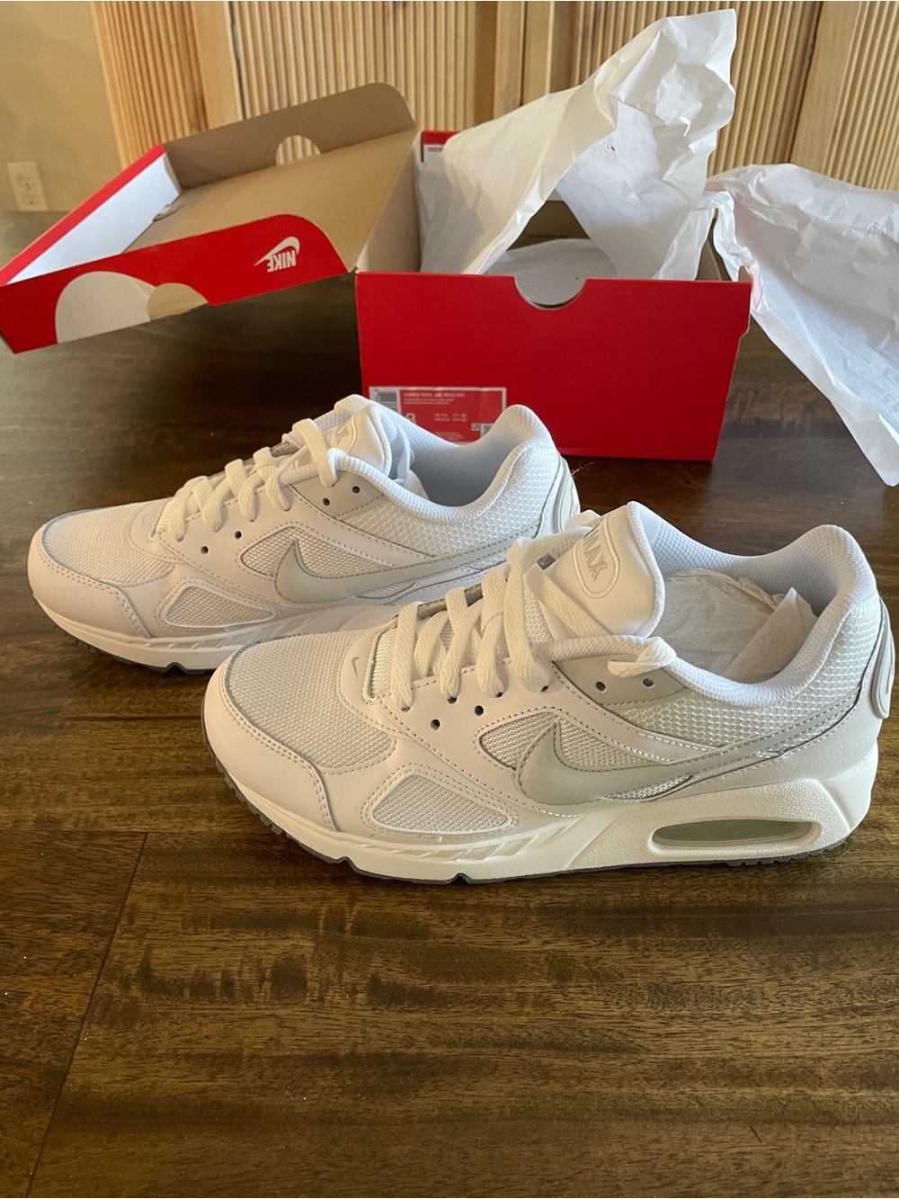 Nike Women’s Air Max IVO size 8 brand new